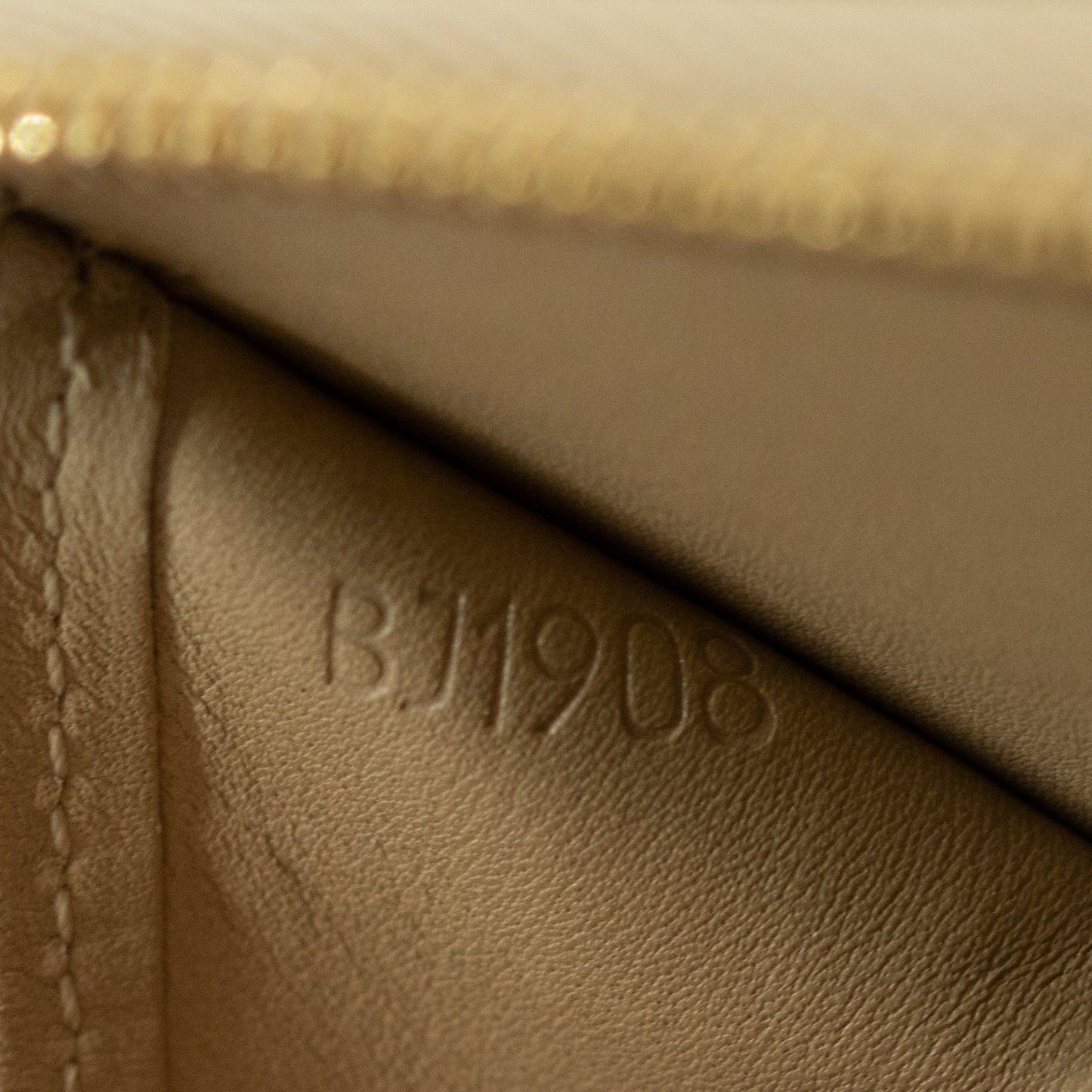 Louis Vuitton Yellow Monogram Vernis Bloom Round Zipper Compact Wallet #1872