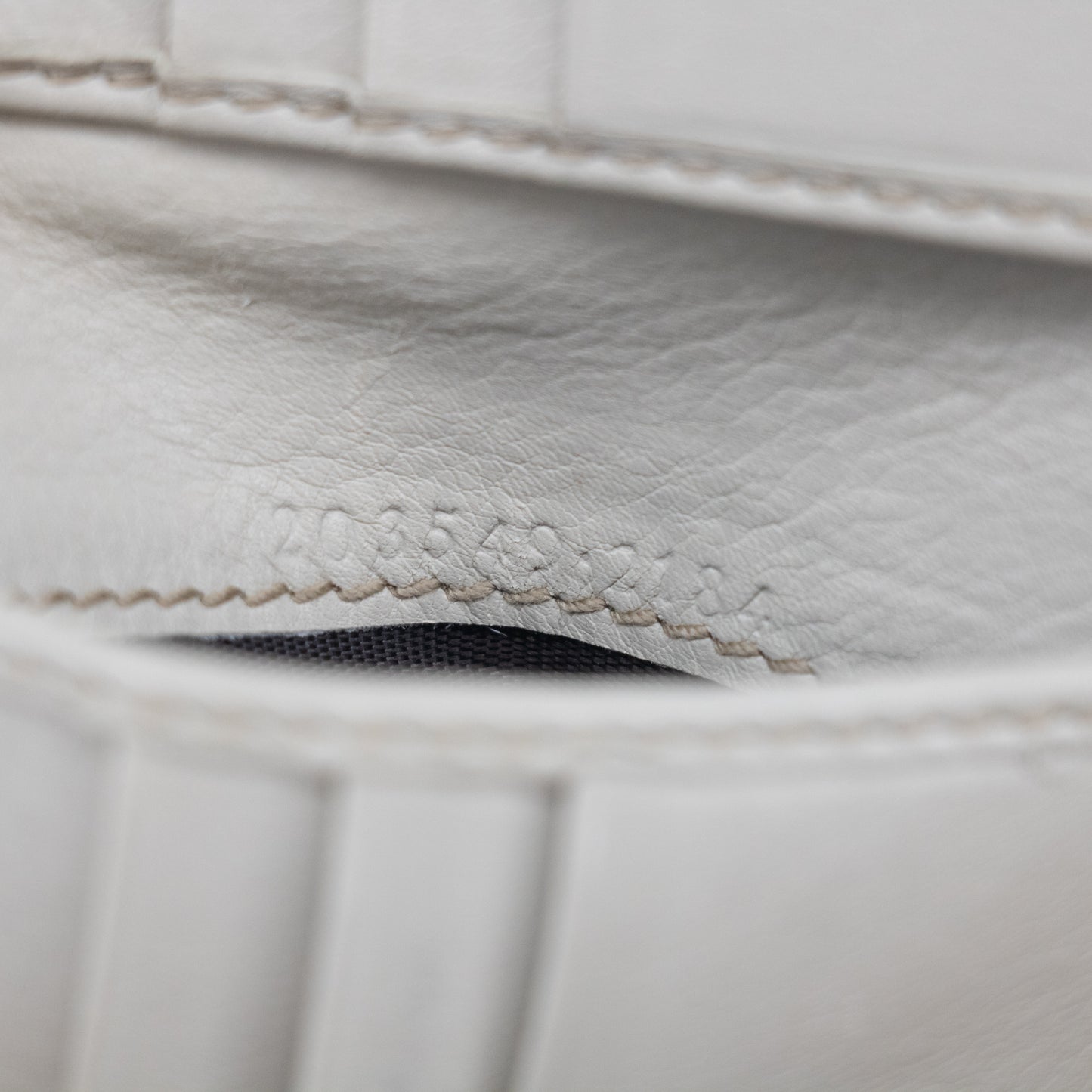 Gucci Ivory Guccissima Leather Compact Wallet- Women's Wallet #2244