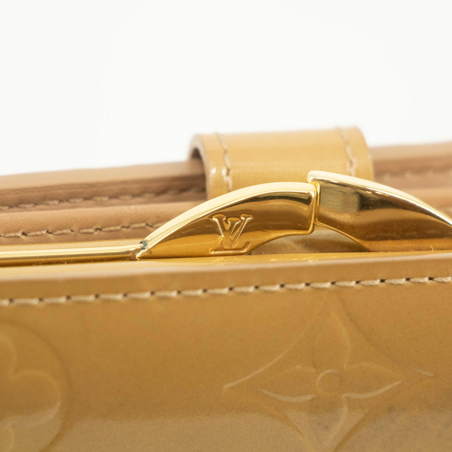 Louis Vuitton Beige Vernis Kisslock Wallet #3867