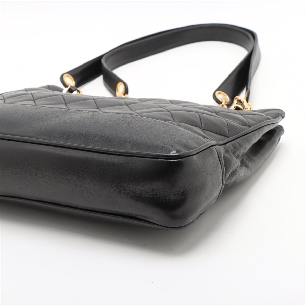 Chanel Matelasse Lambskin Chain Shoulder Bag Black Gold Metal Fittings #2512