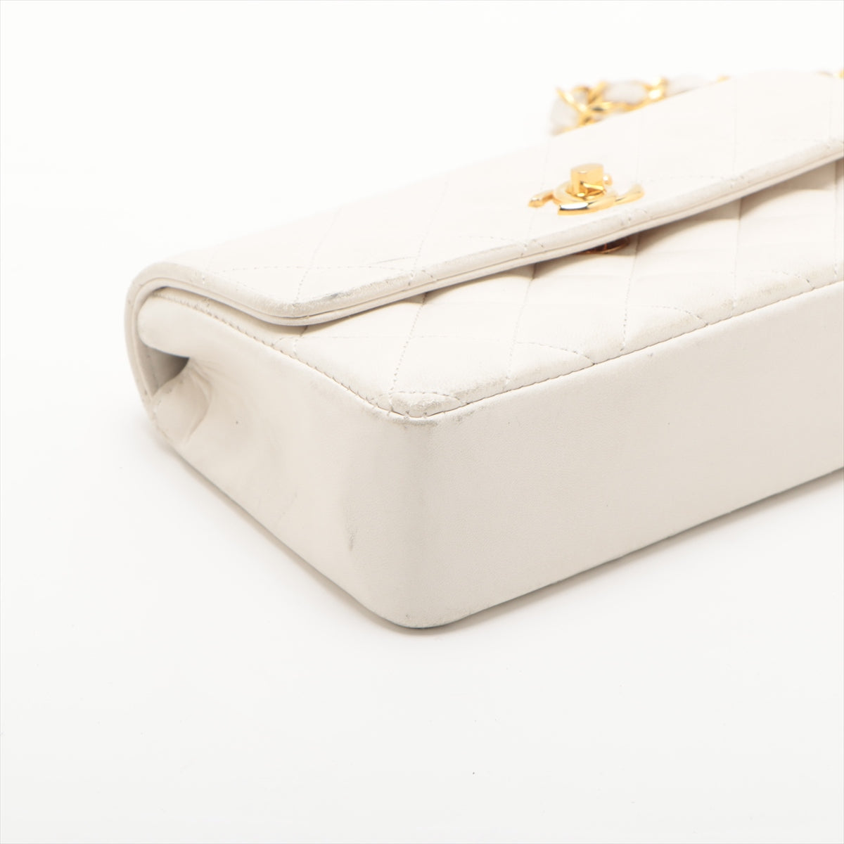 Chanel Matelasse Lambskin Single Flap Single Chain Bag White Gold Metal Fittings SKU-#3751